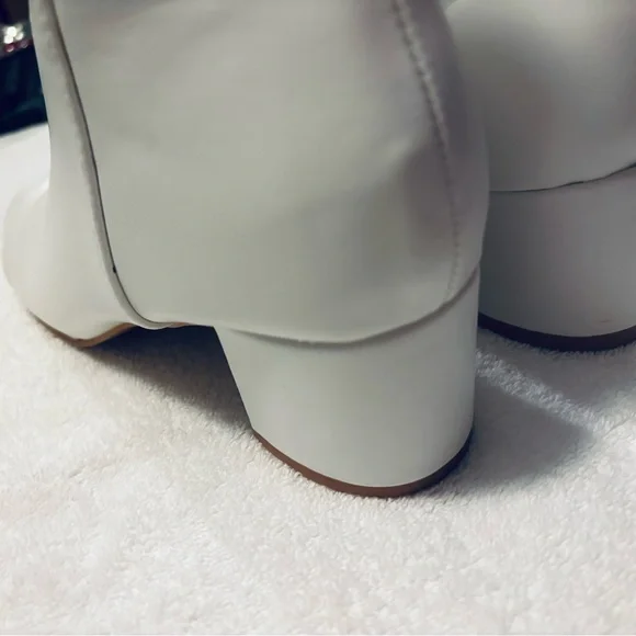 White Ankle Boots by BOOHOO - calf high - box 72 - Picture 3 of 4